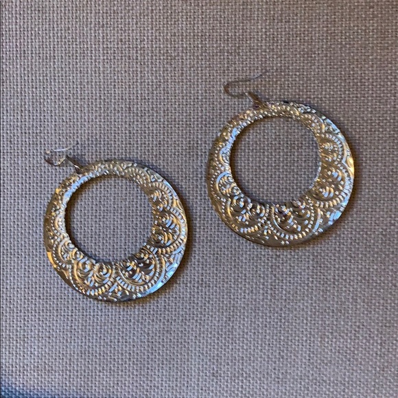 Chic Silver Hoop Earrings - Picture 2 of 2